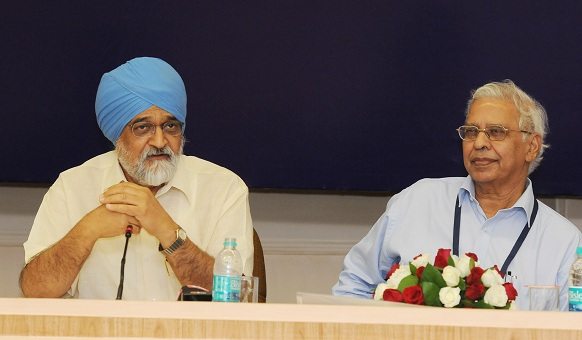  Planning Commission member B.K. Chaturvedi (right) with Deputy Chairman Montek Singh Ahluwalia at a media briefing in New Delhi on July 17, 2012. Photo by Press Information Bureau.