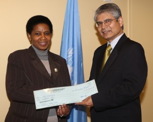 Ambassador Asoke Mukerji Permanent Representative of India to UN handing over a cheque of 1 million USD to ED of UN Women H.E. Ms. Phumzile Mlambo-Ngcuka in New York (6 December 2013 