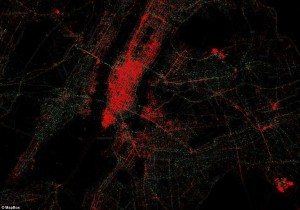 A map showing iPhone-heavy Manhattan (center, bright red) surrounded by greener, Android-friendly areas