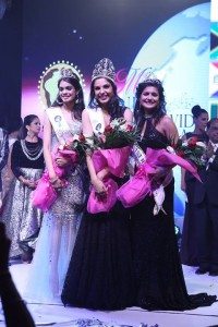 Miss India Worldwide 2014 winner Monica Gill (center), flanked by Miss India Switzerland and Miss India Bahrain (courtesy of Miss India Worldwide's Facebook page)