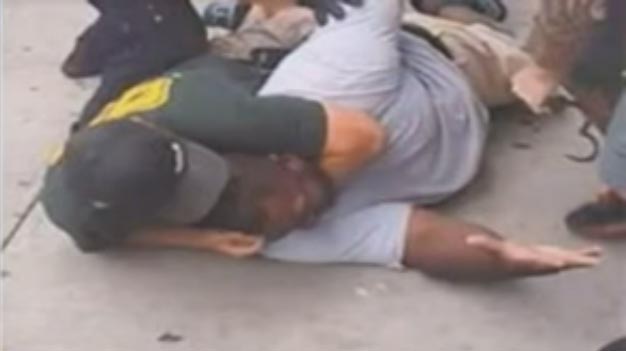 Eric-Garner-getting-Chocked-by-NYPD