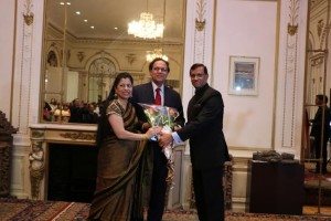 Dr. Dattatreyudu Nori (center) felicitated by the Consul General of India in New York ambassador Dnyaneshwar Mulay.