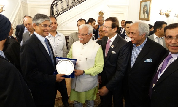 Ambassador Arun K. Singh receives Chief Minister Khattar on August 18, 2015.