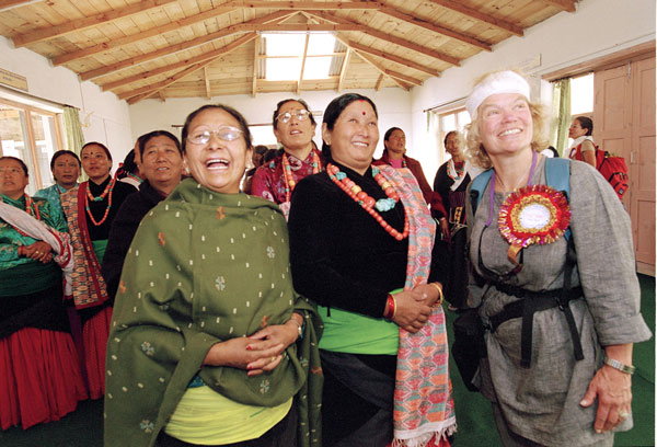 Toni-READ-Library-with-Womens-Group-in-Jomsom