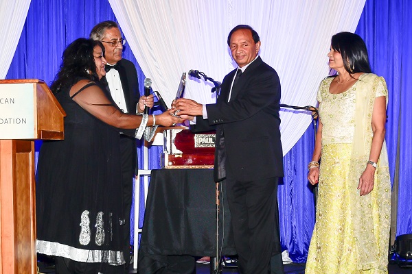 Nupa Agarwal and T.K. Somanath presenting the award to hotelier Pramod C. Amin at the AIF Richmond gala on November 7, 2015.