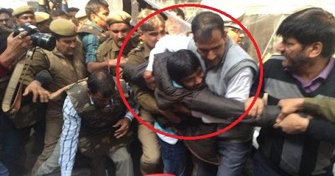 Kanhaiya Kumar being taken to the court