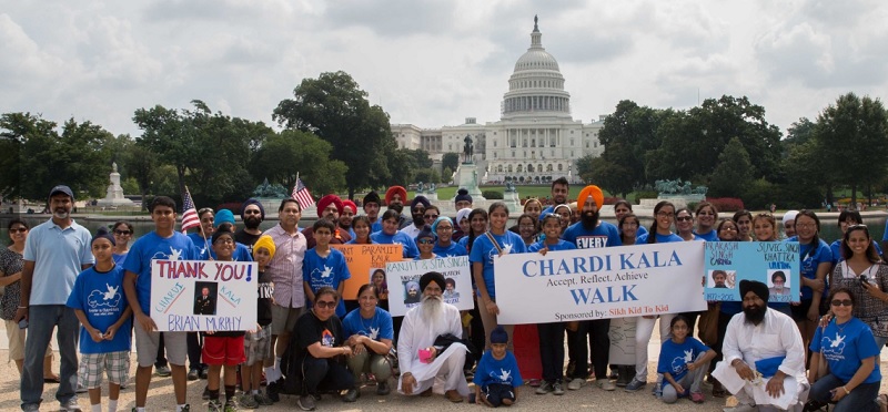 Volunteers who attended a “Chardi Kala Walk,” hosted by Sikh Kid 2 Kid to commemorate the victims of a gurudwara attack in Oak Creek, Wisconsin, pose for a picture in front of the Capitol Hill on August 9, 2014. Photo credit: Sikh Kid 2 Kid 