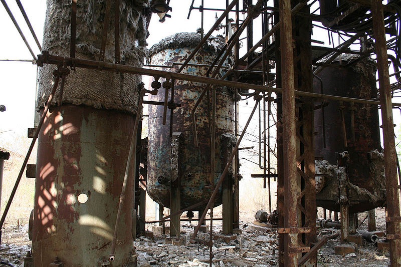 A section of the Bhopal plant, decades after the gas leak. Photo credit: Wikipedia.