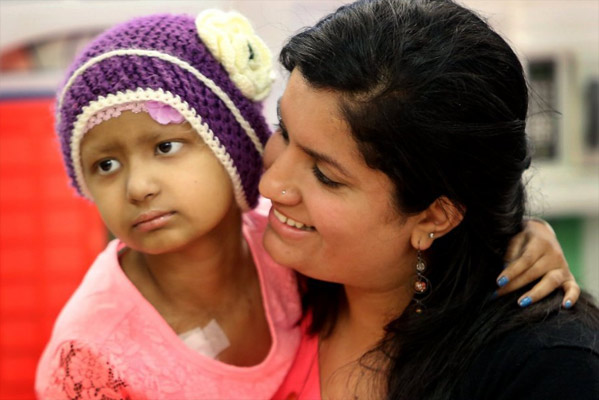 Kushi Patel with her mother Vaishali (Credit: Stan Carroll/The Commercial Appeal)