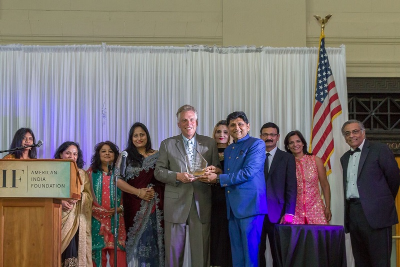 Terry McAuliffe, Governor of Virginia, being honored by Gala Chair Sanjay Mittal. Photo credit: AIF