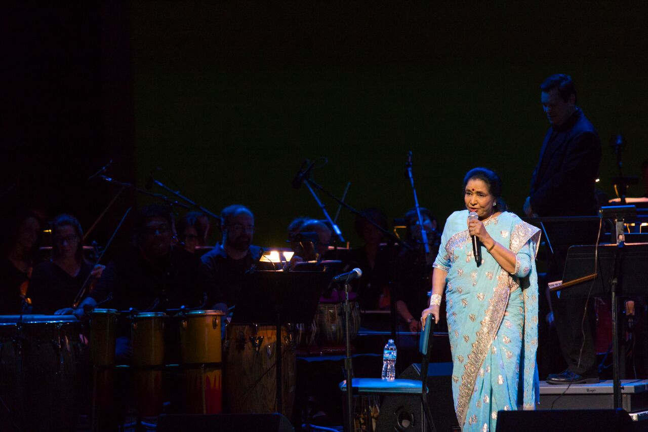 Asha Bhosle singing