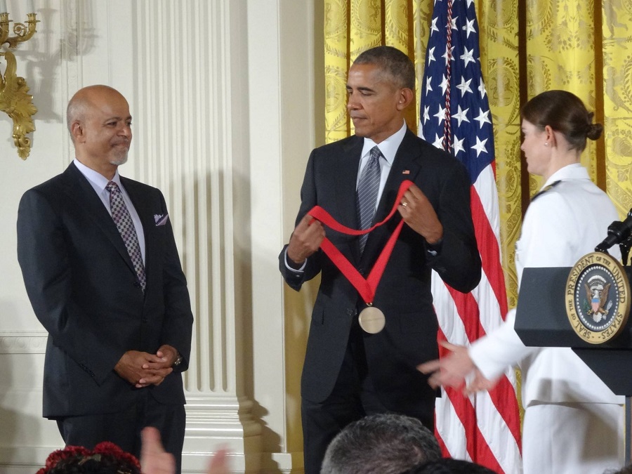 Obama confering the nation’s highest honor in the humanities on Dr. Abraham Verghese at the White House on September 22.