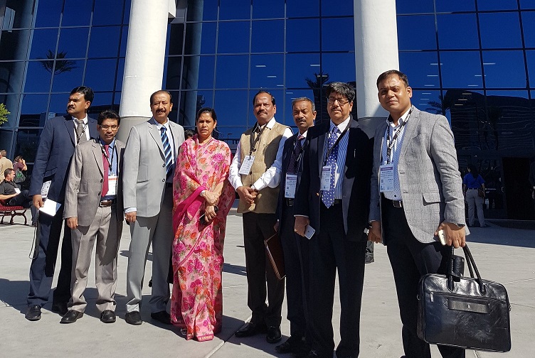 Jharkhand Chief Minister Raghubar Das (fourth from the right) with the delegation at convention centre of Mine expo international in Las Vegas.