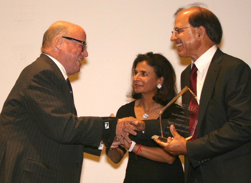 Former Ambassador Frank G. Wisner honoring Raj and Neera Singh at the AIF gala on September 23. Photo by Grover Concepts