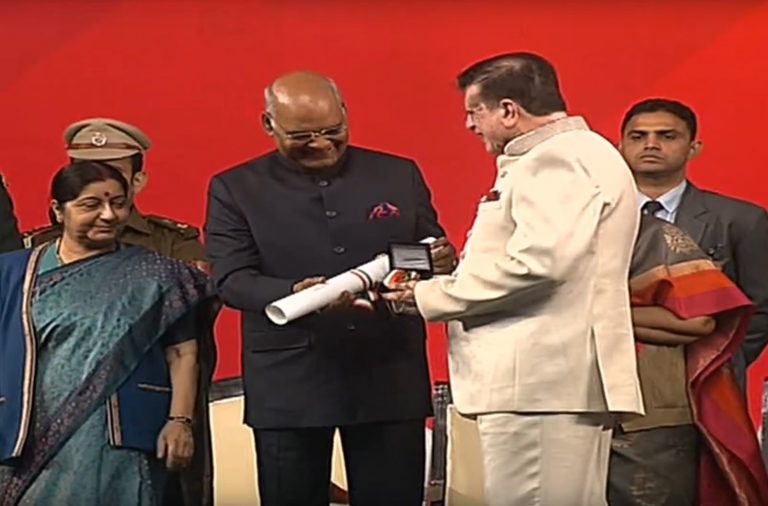 Florida cardiologist, entrepreneur and philanthropist Dr. Kiran Patel receiving the Pravasi Bharatiya Samman from President Kovind in