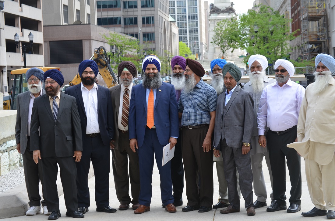 The Sikh Community in Indiana, along with Gurinder Singh Khalsa (fifth from left) has stepped up to show support to federal workers.
